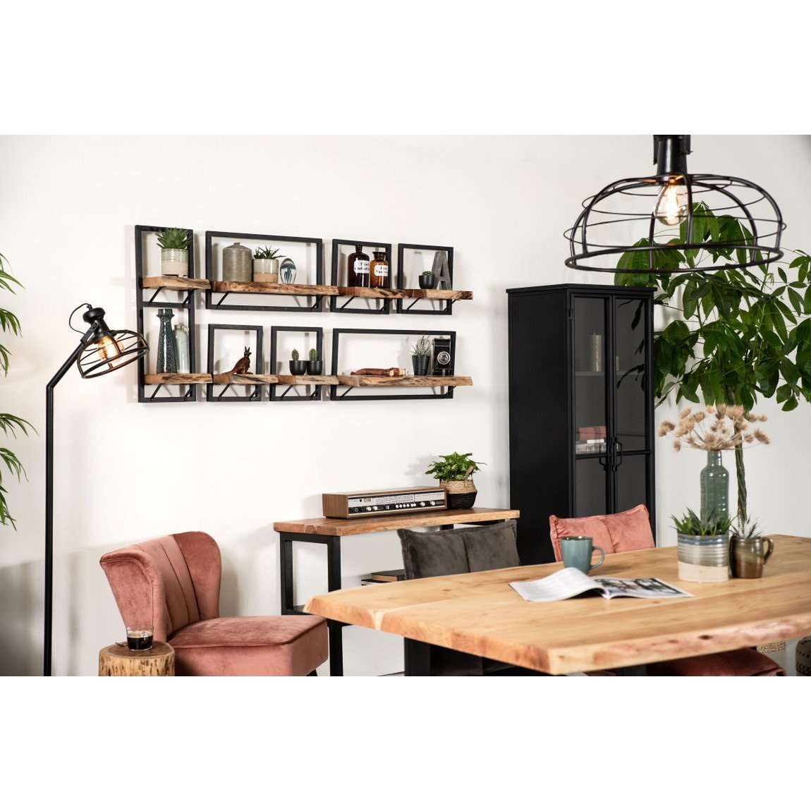 HSM Collection - Wandplank Levels Live Edge -56x22x32-Natuurlijk/Zwart-Acacia/Metaal